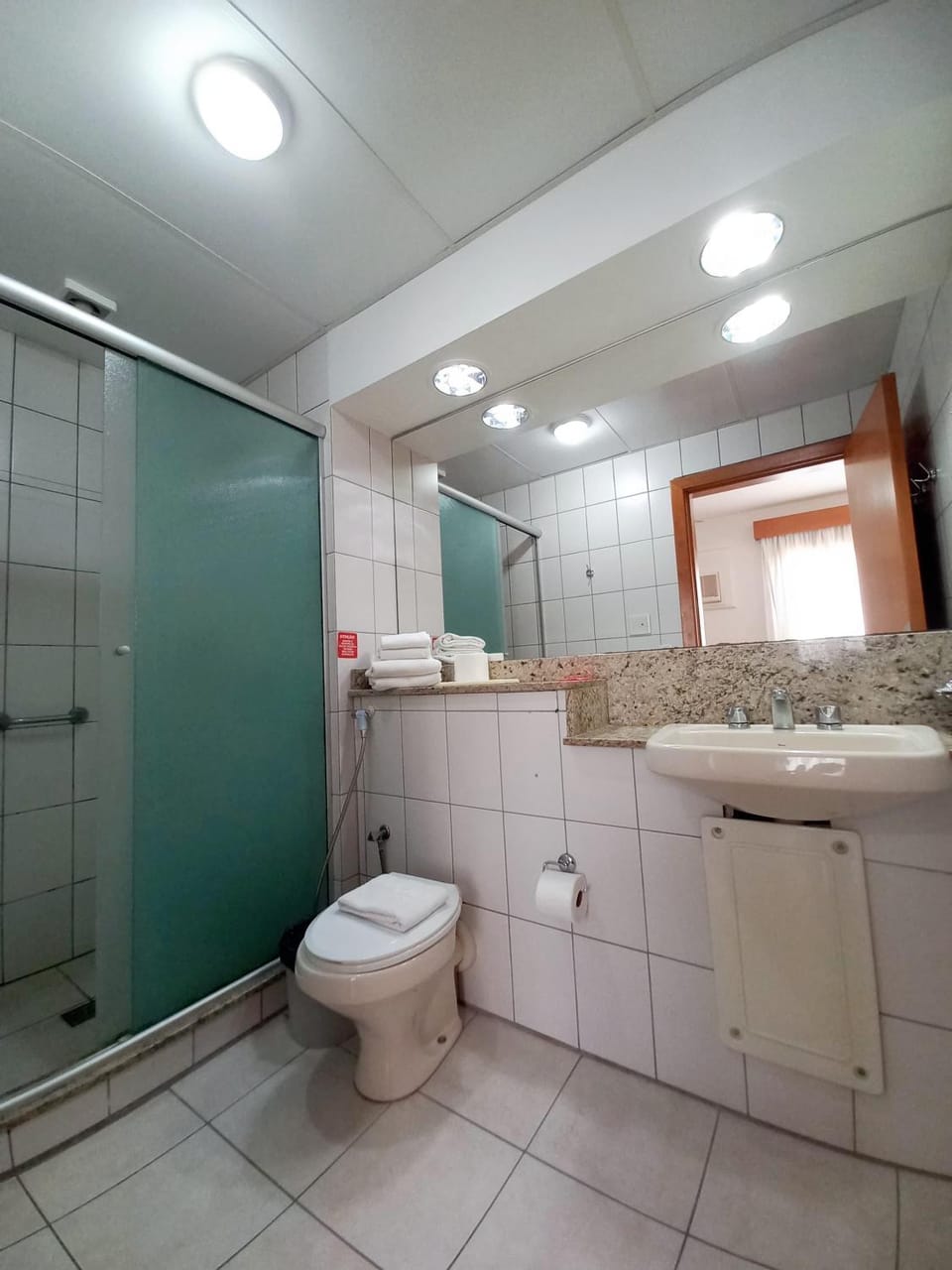 Shower, Toilet, Bathroom, towels