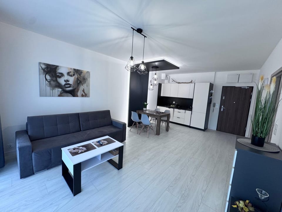 Kitchen or kitchenette, Seating area, Dining area