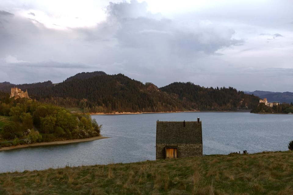 Nearby landmark, Day, Natural landscape, Lake view, Mountain view