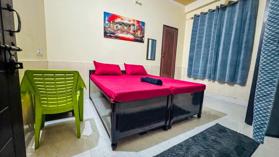 Bed, Living room, Photo of the whole room, Bedroom
