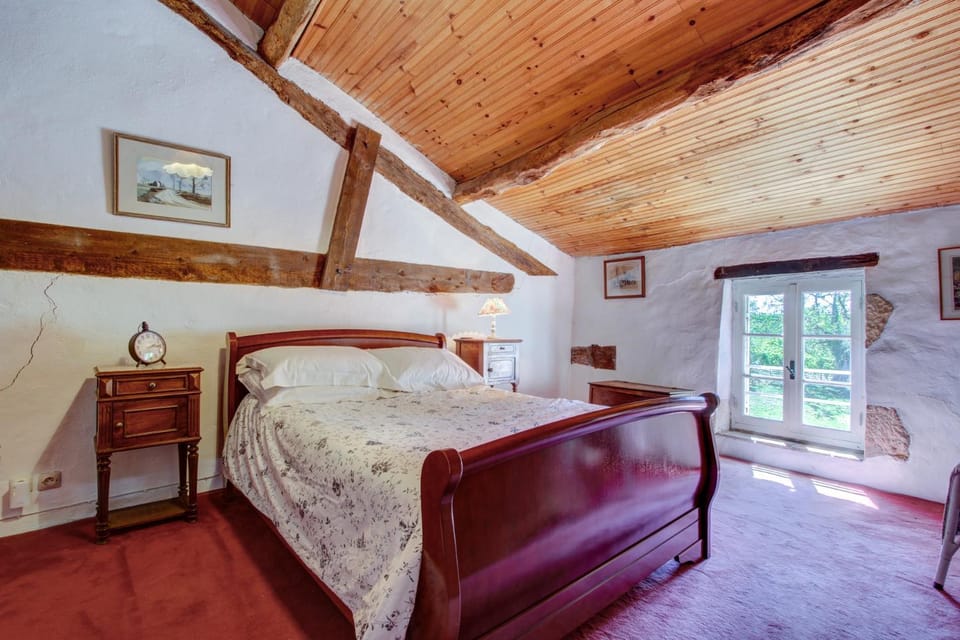 Large house with pool sleeping up to 12 people Villa in Nouvelle-Aquitaine