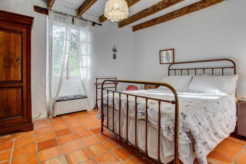 Large house with pool sleeping up to 12 people Villa in Nouvelle-Aquitaine