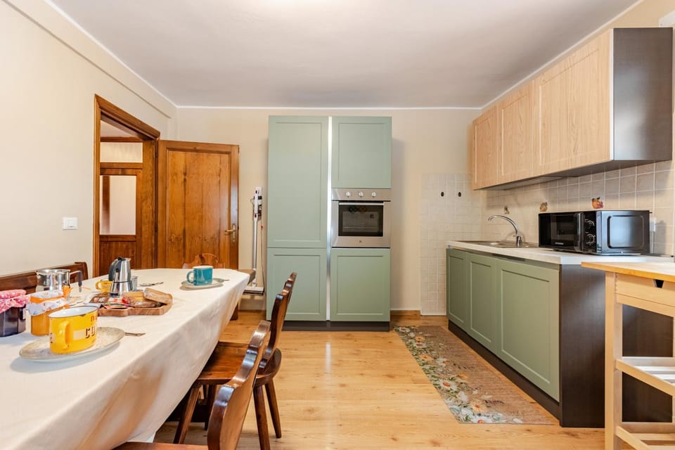 Kitchen or kitchenette, Breakfast