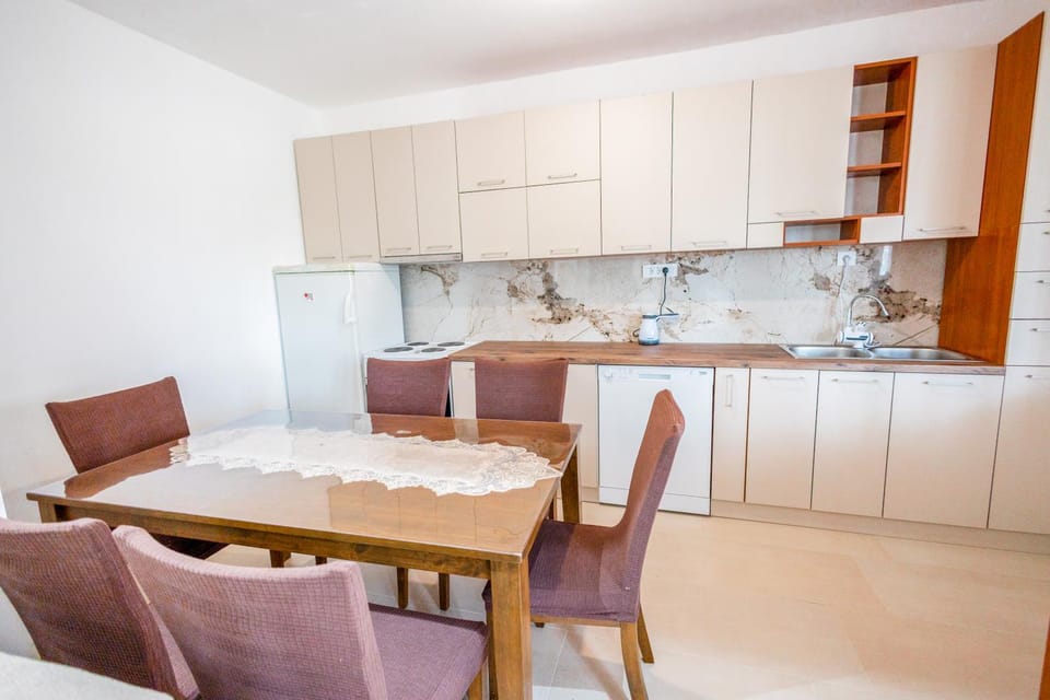 Kitchen or kitchenette, Kitchen or kitchenette, Living room, Seating area, Dining area, pet friendly, stove