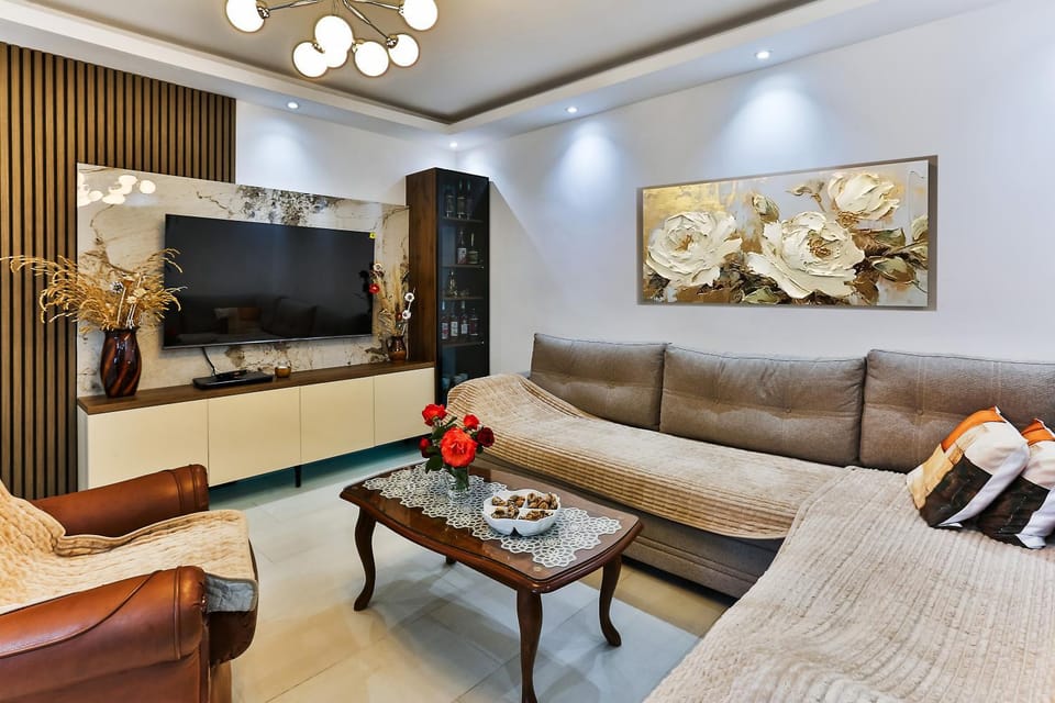 Communal lounge/ TV room, TV and multimedia, Living room, Seating area, Evening entertainment