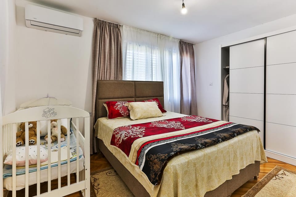 Bed, Photo of the whole room, Bedroom, cot, towels, air conditioner