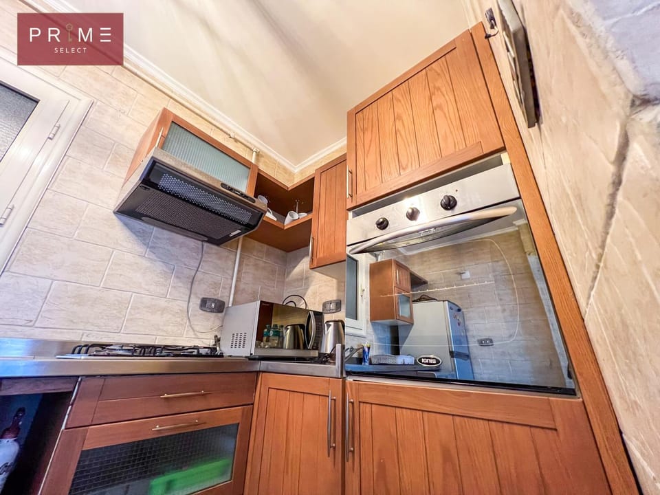 Kitchen or kitchenette, oven, stove