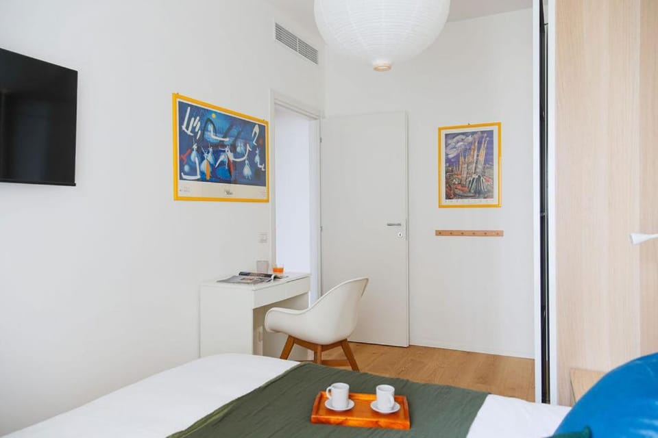 TV and multimedia, Photo of the whole room, Bedroom