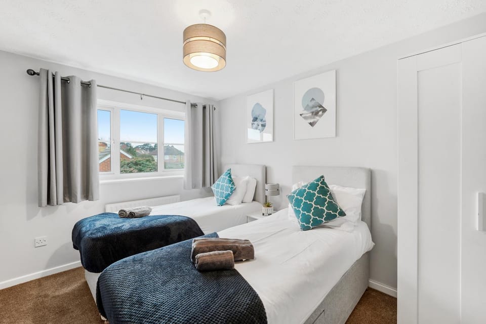 Lovely 3 Bed Detached - Parking Apartment in Bedford