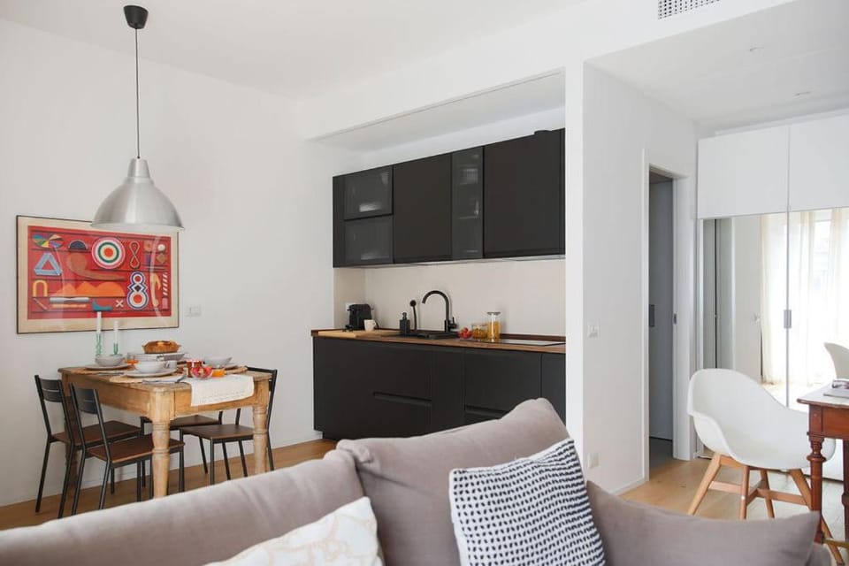 TV and multimedia, Kitchen or kitchenette, Living room, Seating area, Dining area