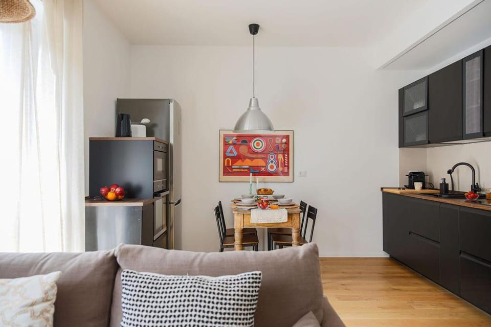 Kitchen or kitchenette, Living room, Seating area, Dining area, oven, stove