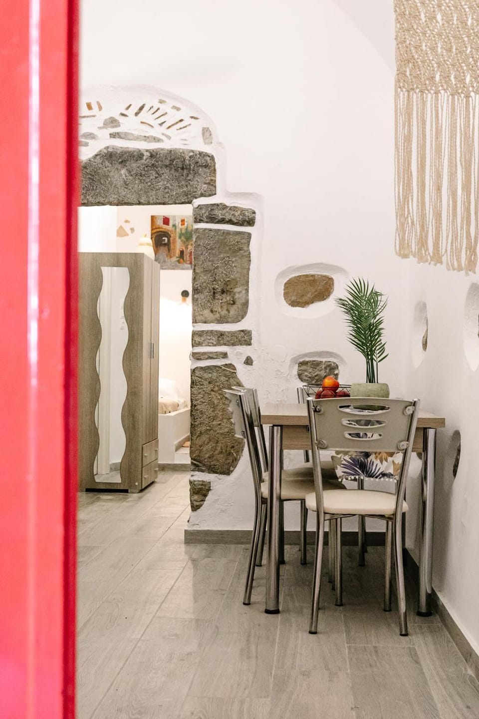 Kitchen or kitchenette, Seating area, Dining area