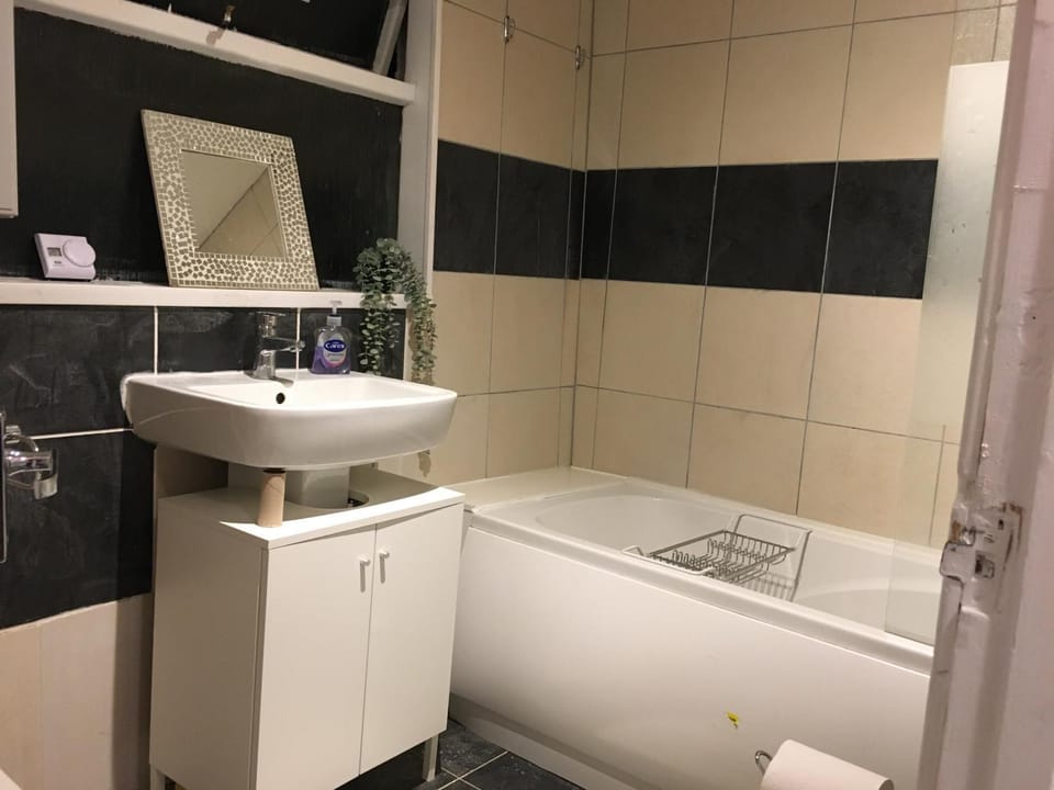 2 bed flat Centre Swansea Apartment in Swansea