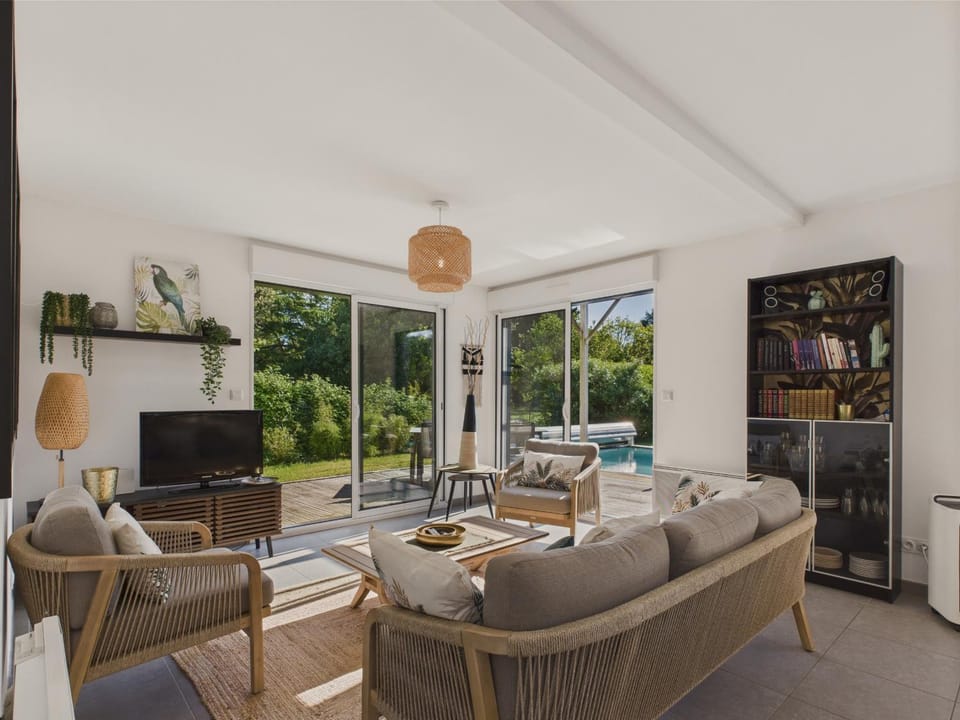 Communal lounge/ TV room, Living room