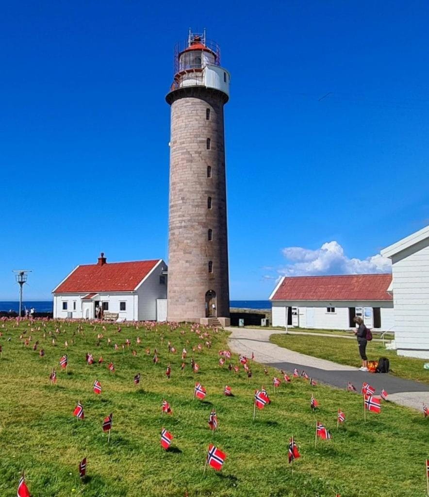 Nearby landmark, Natural landscape