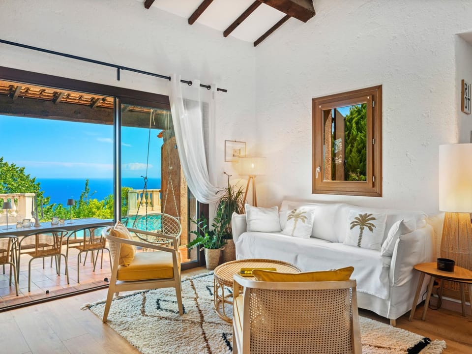 Patio, Natural landscape, View (from property/room), Balcony/Terrace, Living room, Seating area, Dining area, Sea view