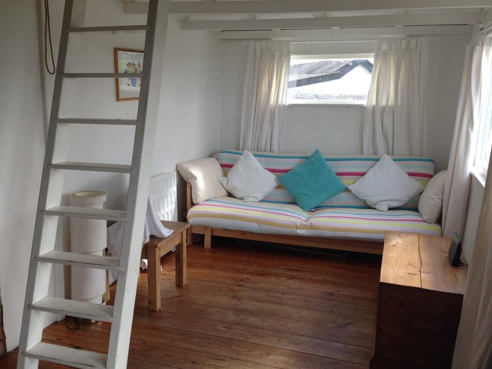Sunset Sea Views 1 min to beach On SW Coast Path Private Parking House in England