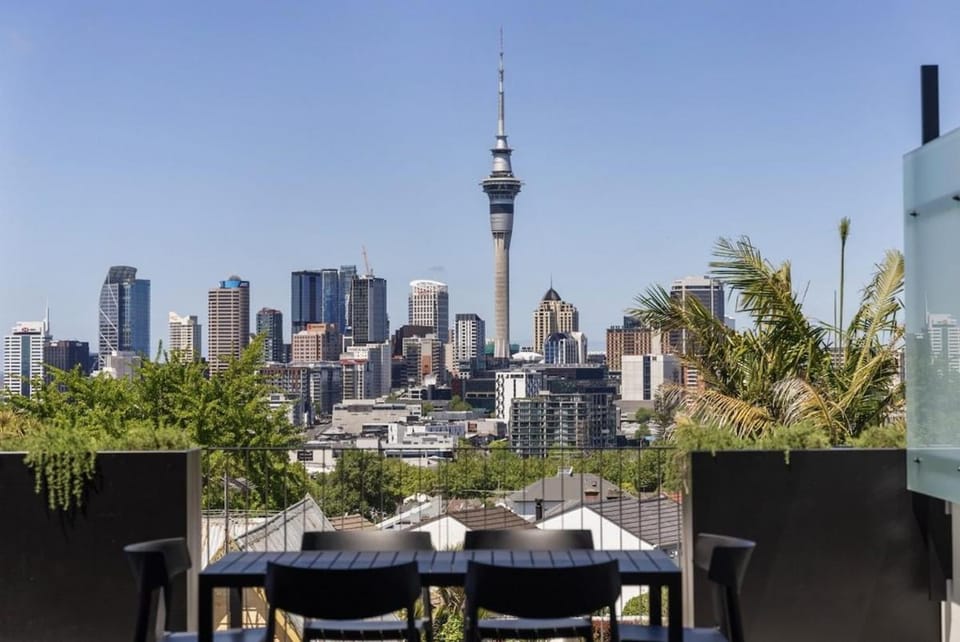 Elegant Escape on Ponsonby Road Apartment in Auckland