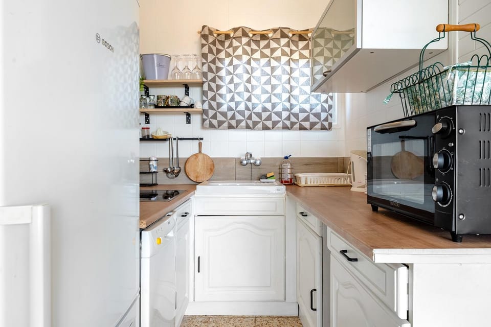 Kitchen or kitchenette, Living room