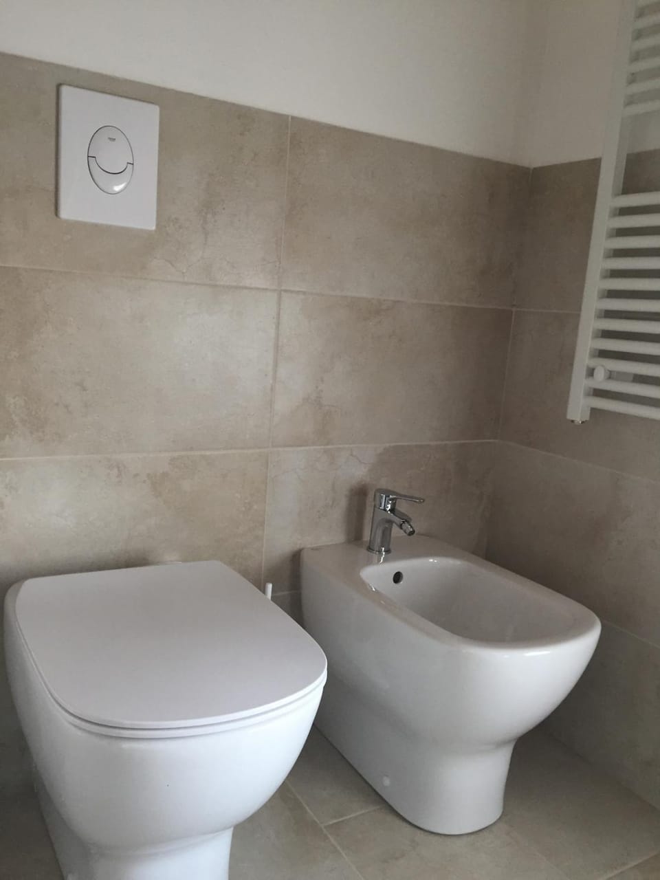 Toilet, bidet