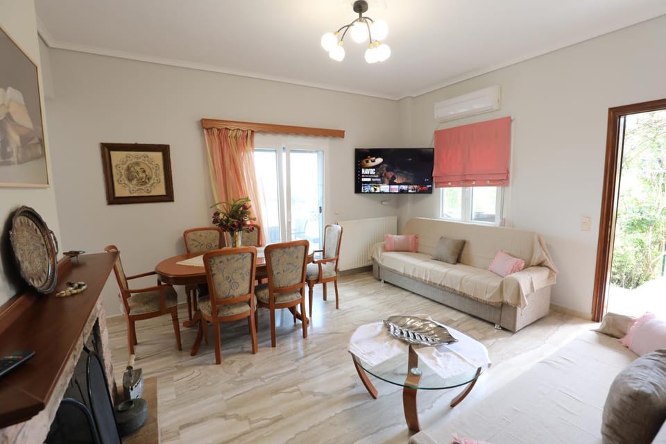 TV and multimedia, Living room, Seating area