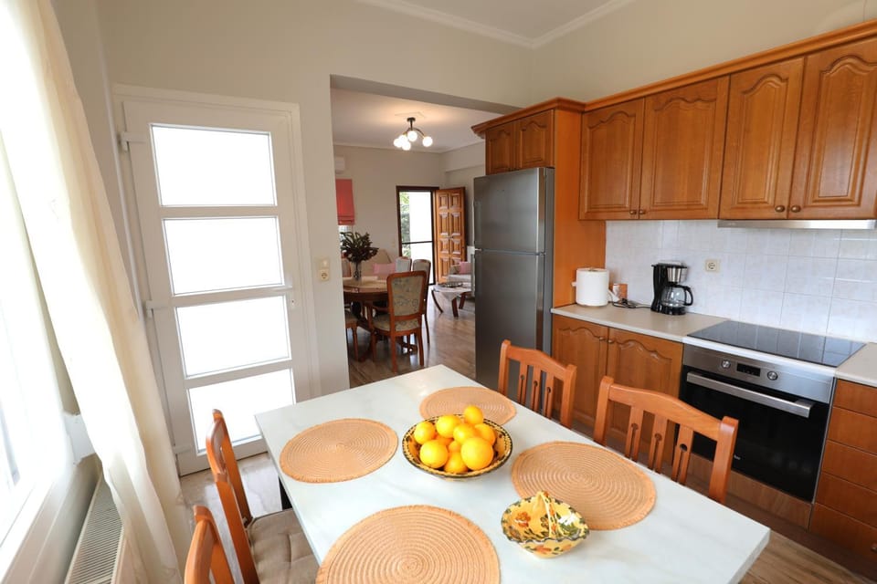 Kitchen or kitchenette, oven, stove