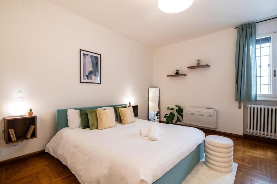 Bed, Photo of the whole room, Bedroom, internet, towels