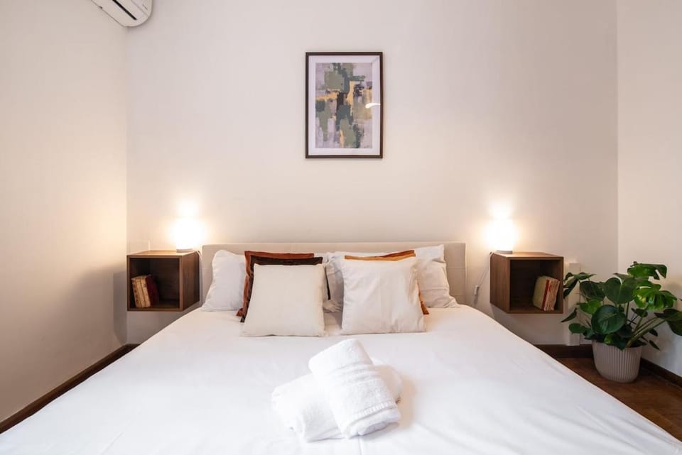 Bed, Photo of the whole room, Bedroom, towels, air conditioner