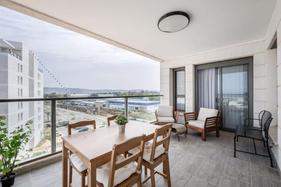 Wonderful 3 bedroom on the beach Apartment in North District