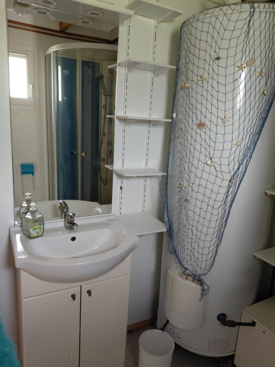Shower, Toilet
