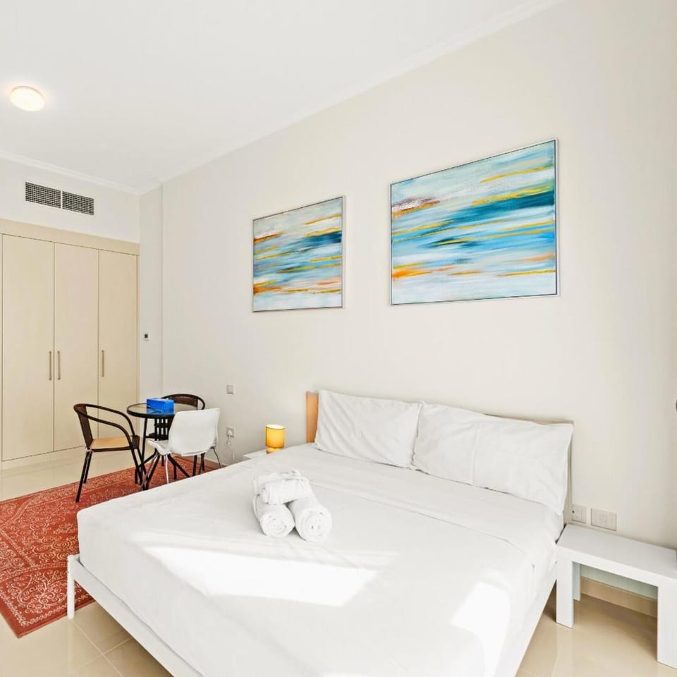 Damac Hills Carson A Monthly Stay - Pay 28, Stay 30 Apartment in Dubai