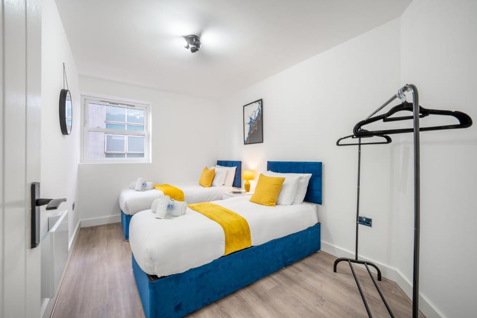 Urban And Trendy Stratford Property Sleeps 8 Free Parking Wifi Apartment in London