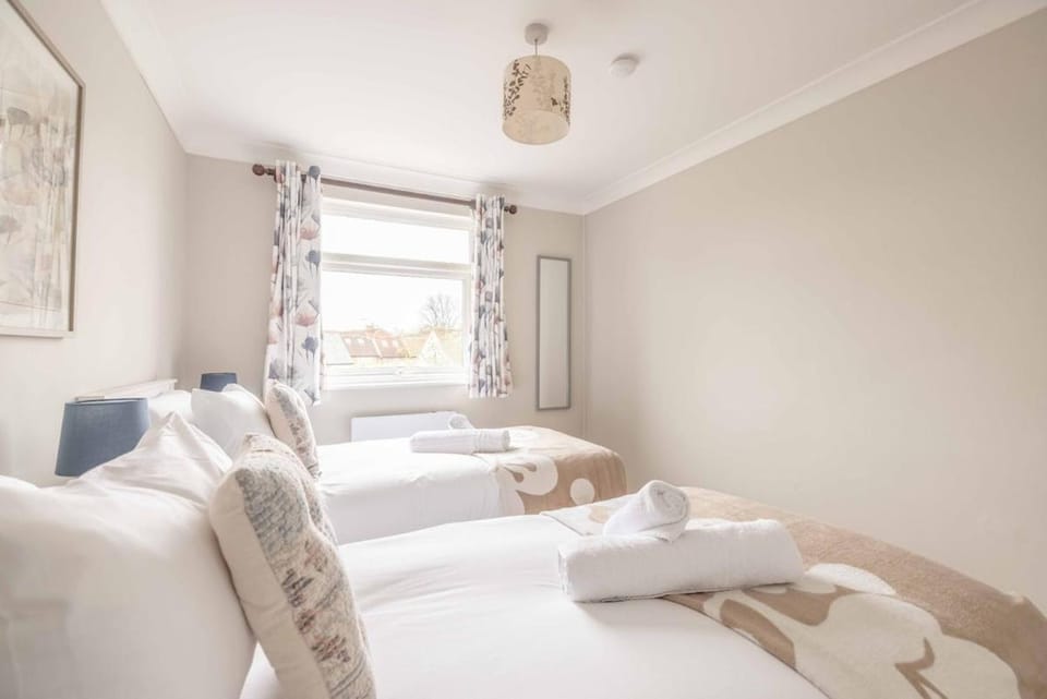 2 Bed Apartment, Close to Windsor, Free Parking - By Tempstay Apartment in Windsor