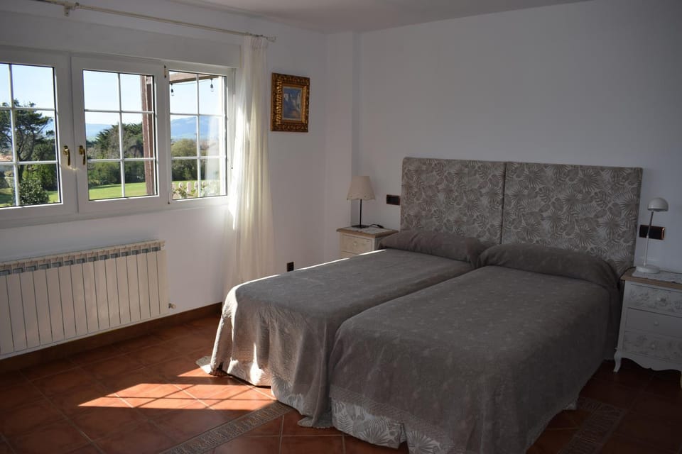 Bed, Garden view