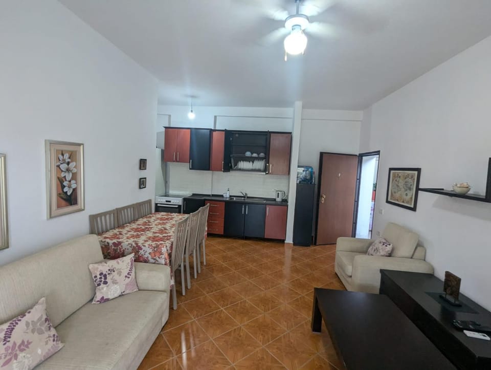Kitchen or kitchenette, Seating area, Communal kitchen