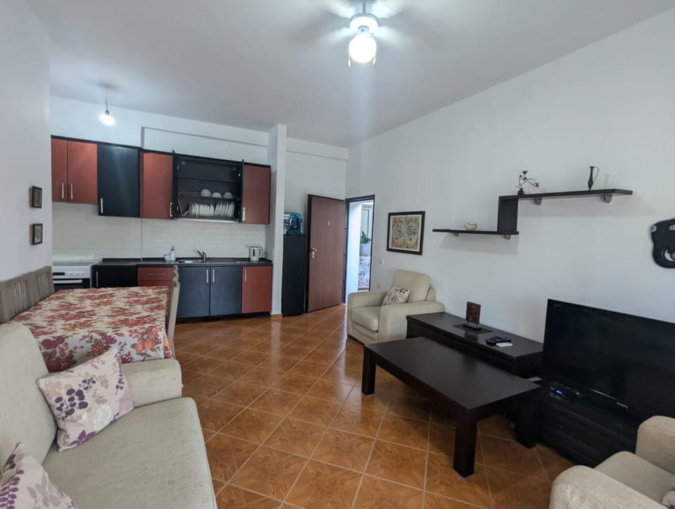 Communal lounge/ TV room, Facade/entrance, Dining area