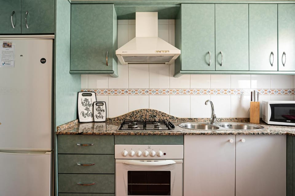 Kitchen or kitchenette, oven, pet friendly, stove, toaster