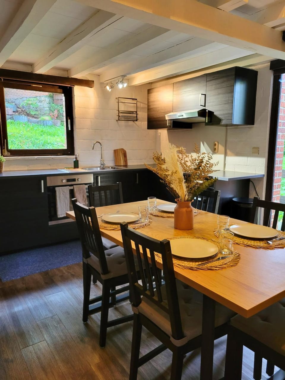 Kitchen or kitchenette, Dining area, pet friendly, stove