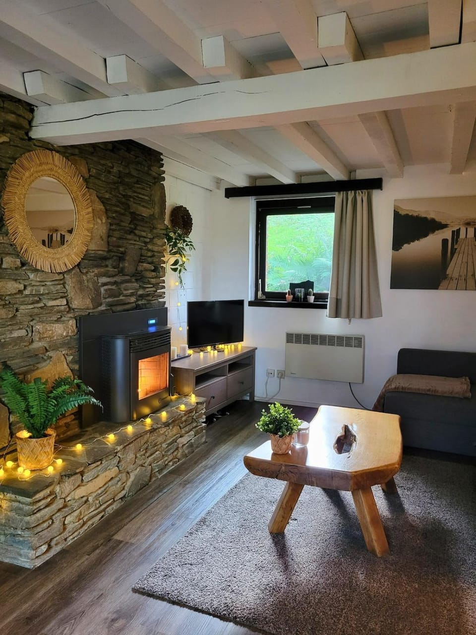 TV and multimedia, Living room, Seating area, Evening entertainment