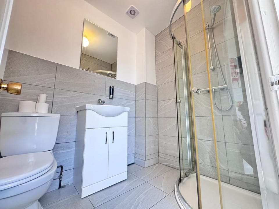 Shower, Toilet, Bathroom