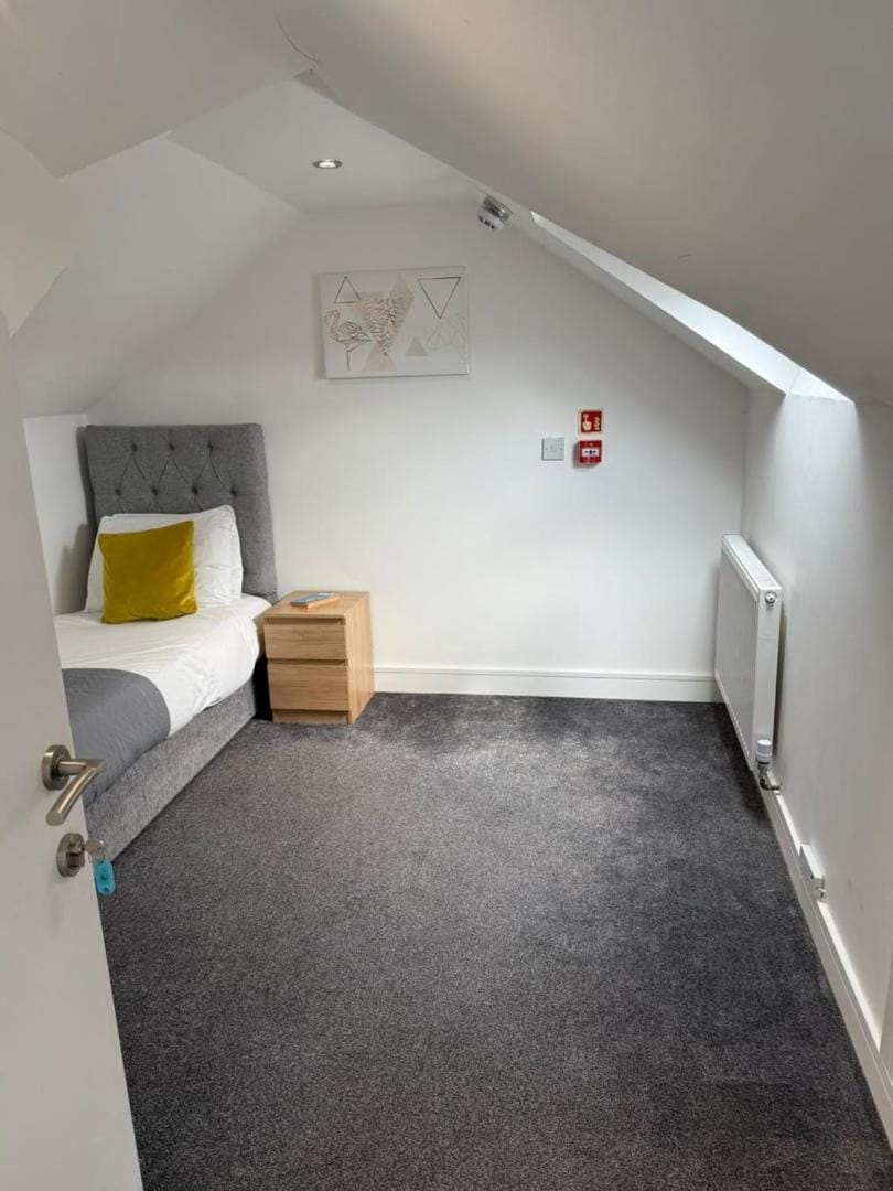 Bed, Photo of the whole room, Bedroom