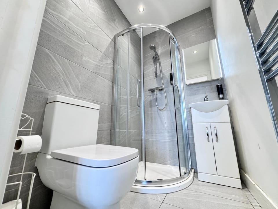 Shower, Toilet, Bathroom