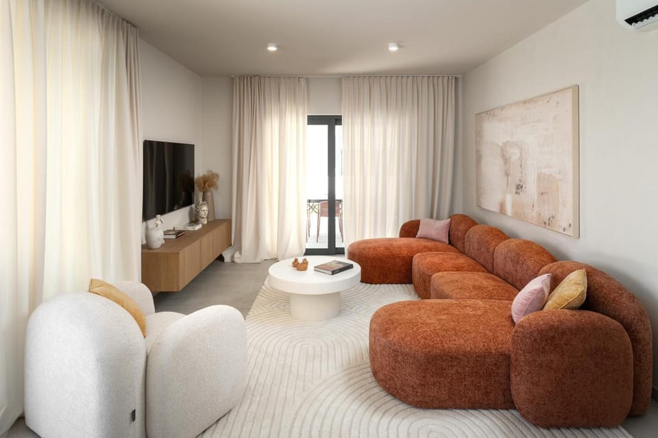 Communal lounge/ TV room, TV and multimedia, Living room, Seating area, Evening entertainment
