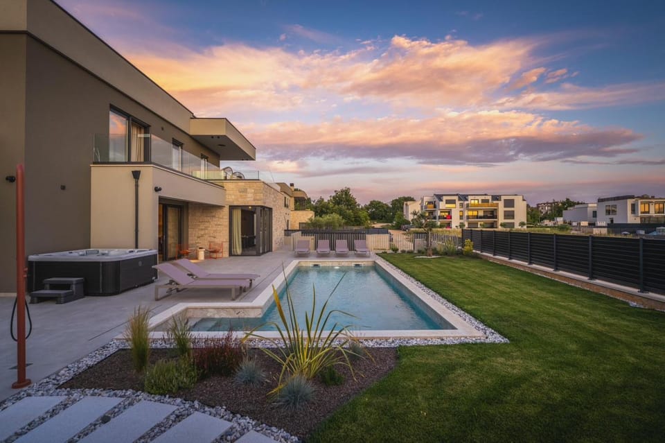 Property building, Swimming pool