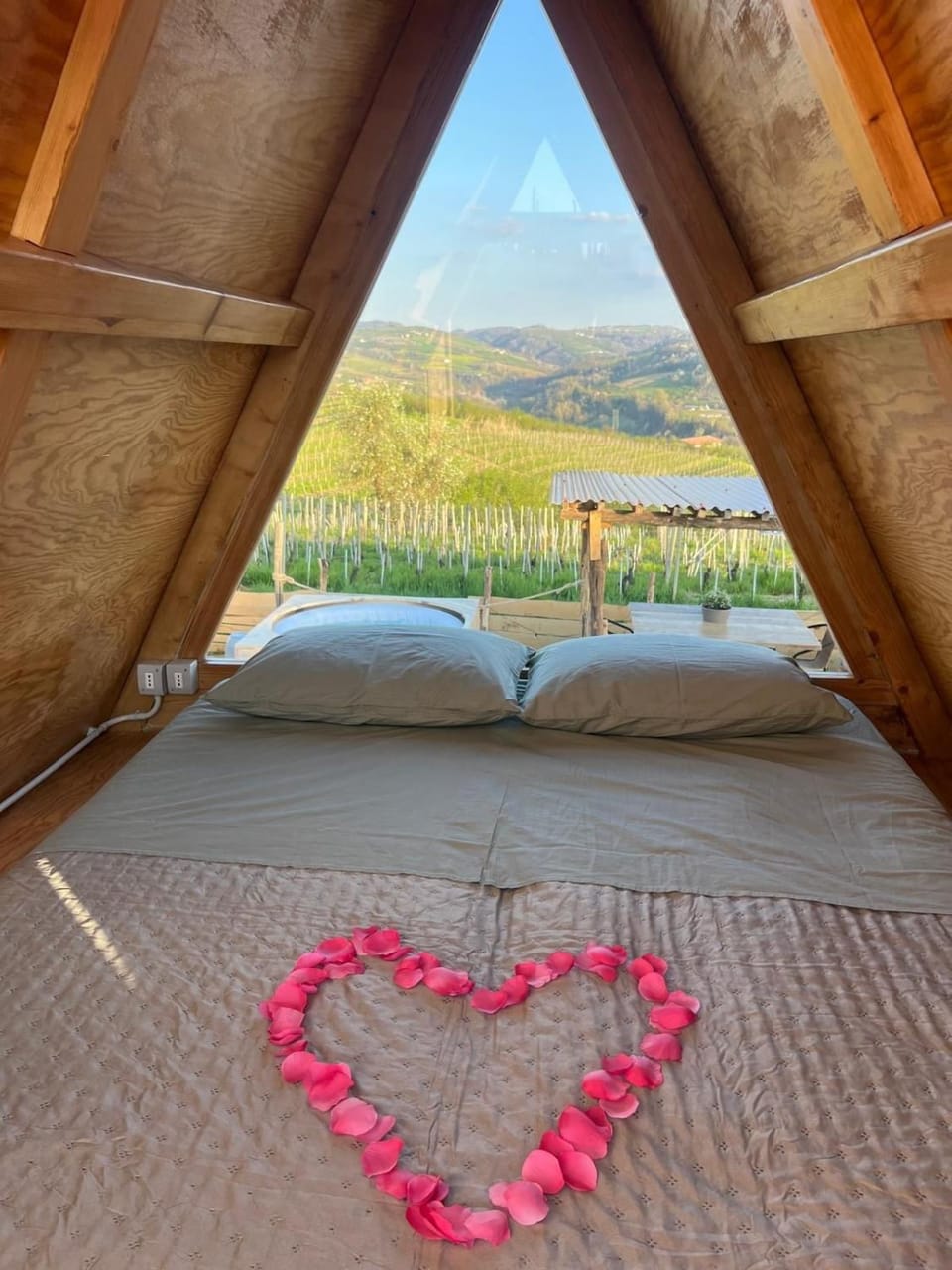 Glamping Altare in the vineyards Luxury tent in Liguria