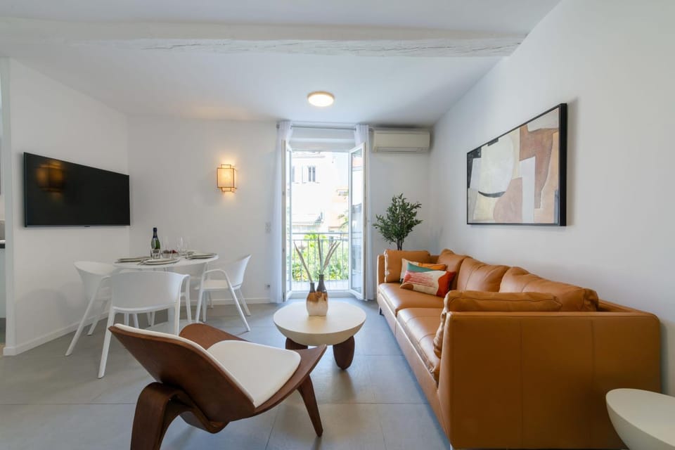 Communal lounge/ TV room, TV and multimedia, Living room, air conditioner
