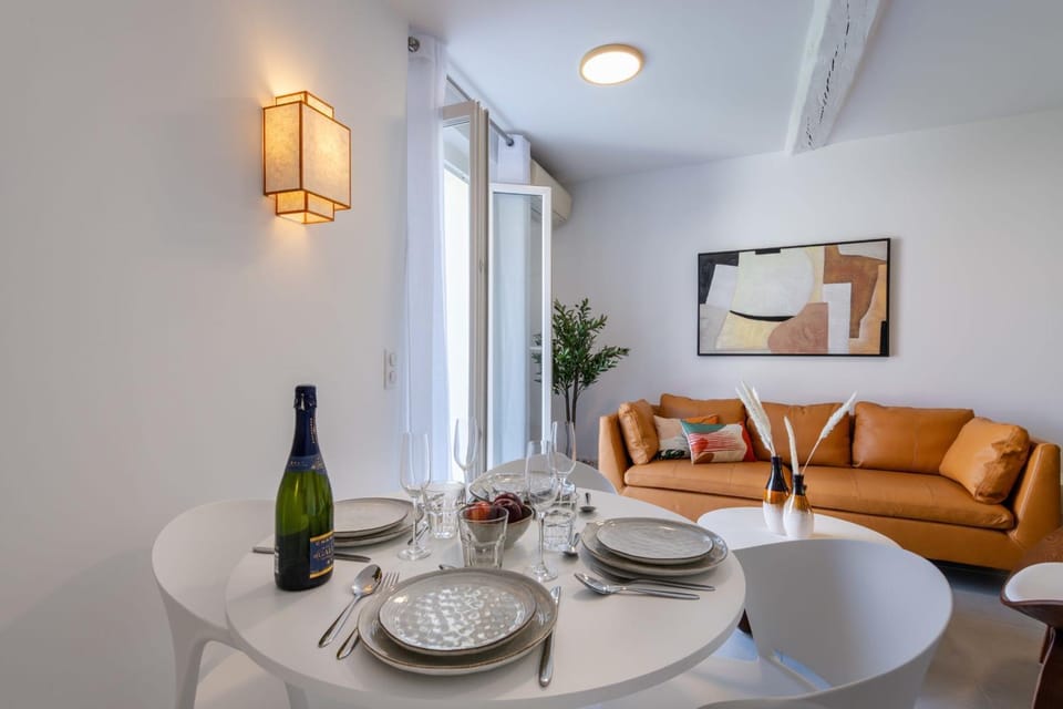 Living room, Dining area