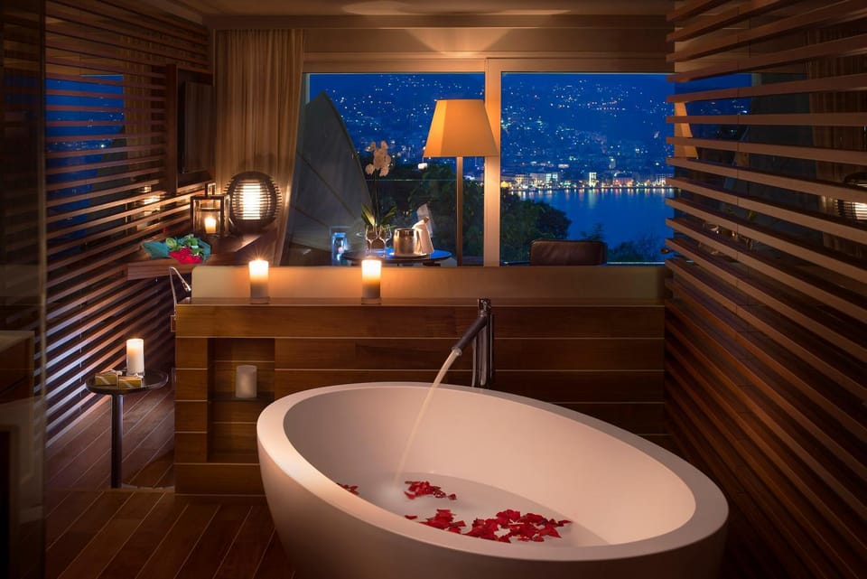Night, Natural landscape, Hot Tub, Bathroom, Photo of the whole room, Lake view, Bath