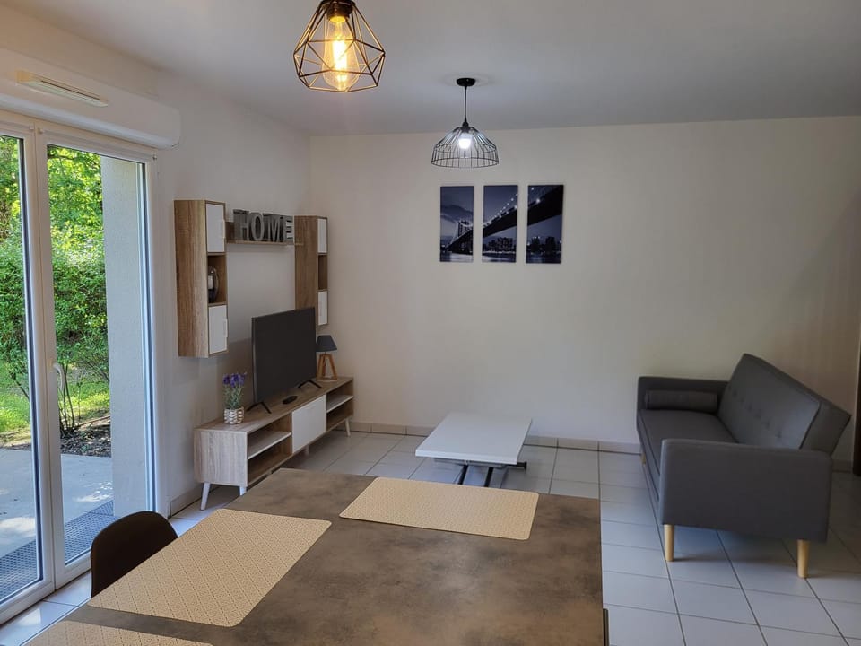 Résidence LE DOMAINE DES PELISSONS Apartment in Biganos