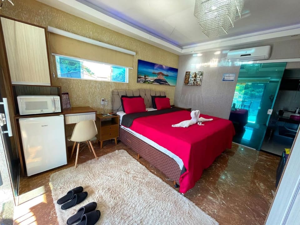 Bed, TV and multimedia, Photo of the whole room, Bedroom, minibar, towels, air conditioner